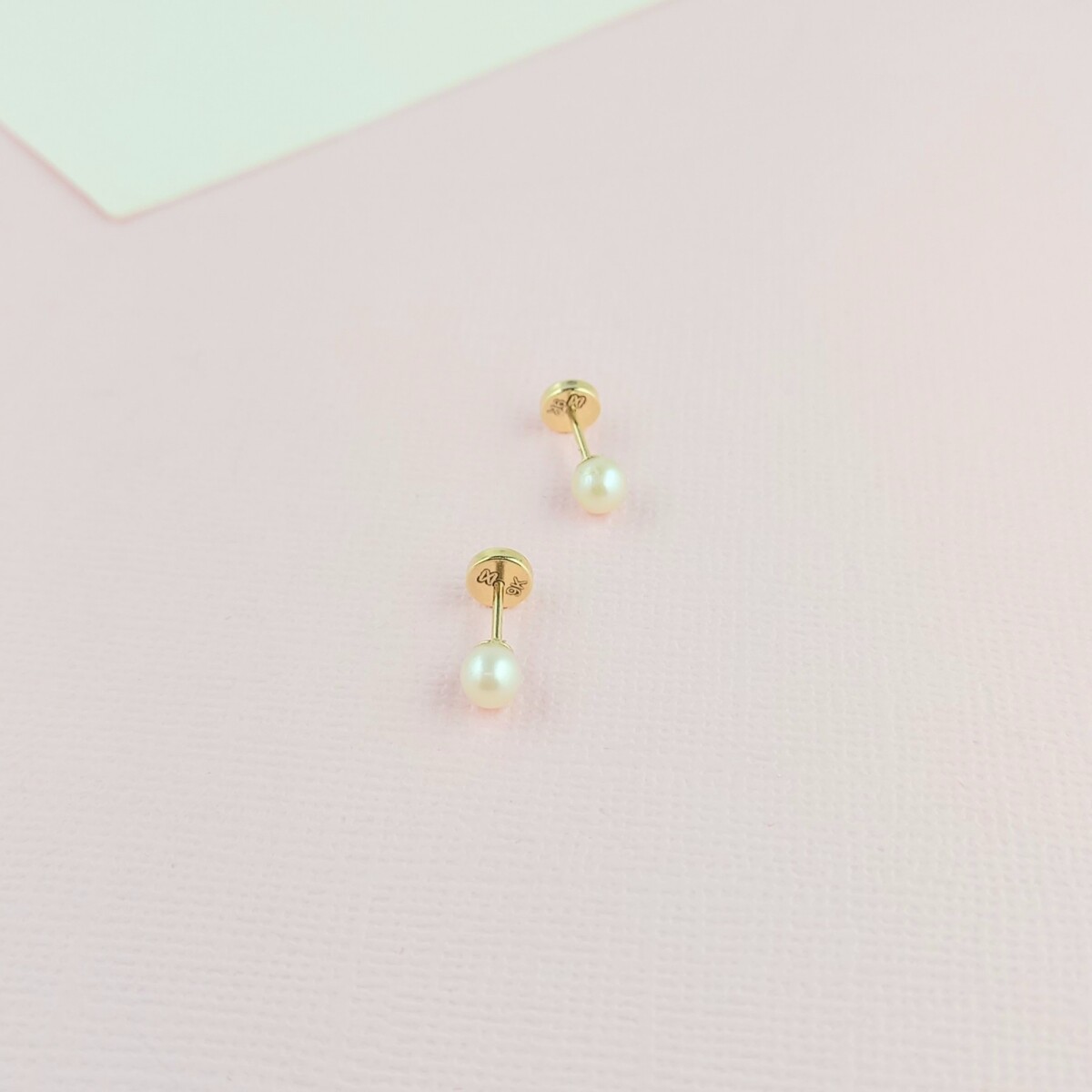 Abridores de Oro 18k con perla de río. 