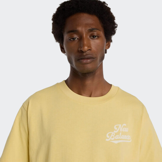 Remera New Balance Athletics Legacy Amarillo