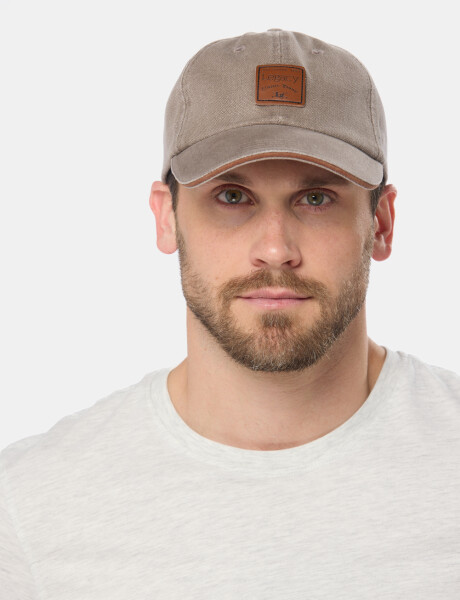 GORRO VISERA DE LONA CON PARCHE DE CUERO Beige