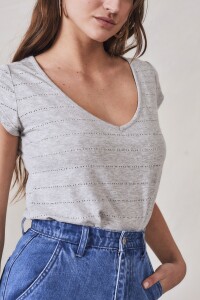 Remera Texturada Gris Melange