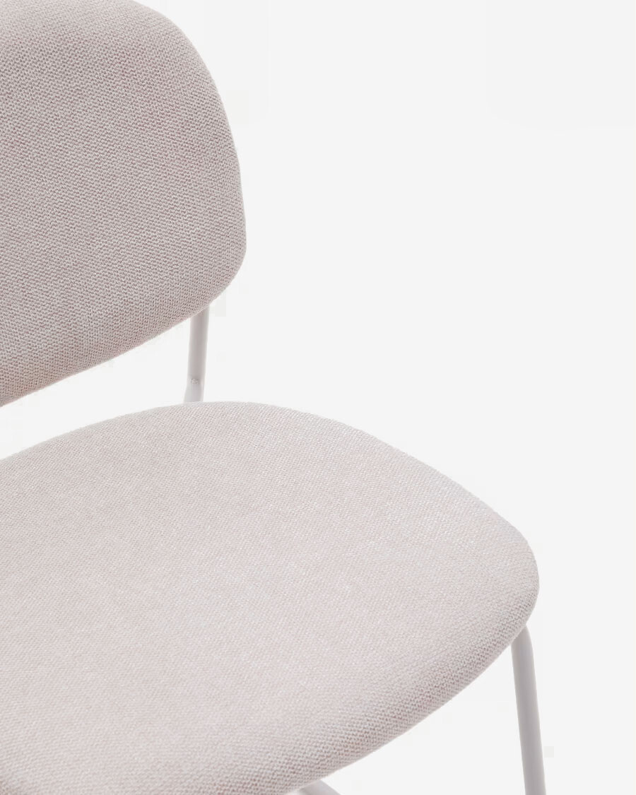 Silla apilable Meli de chenilla beige y patas de metal beige FSC Mix Credit chenilla beige y patas de metal beige