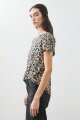 Remera escote a la base animal print tostado