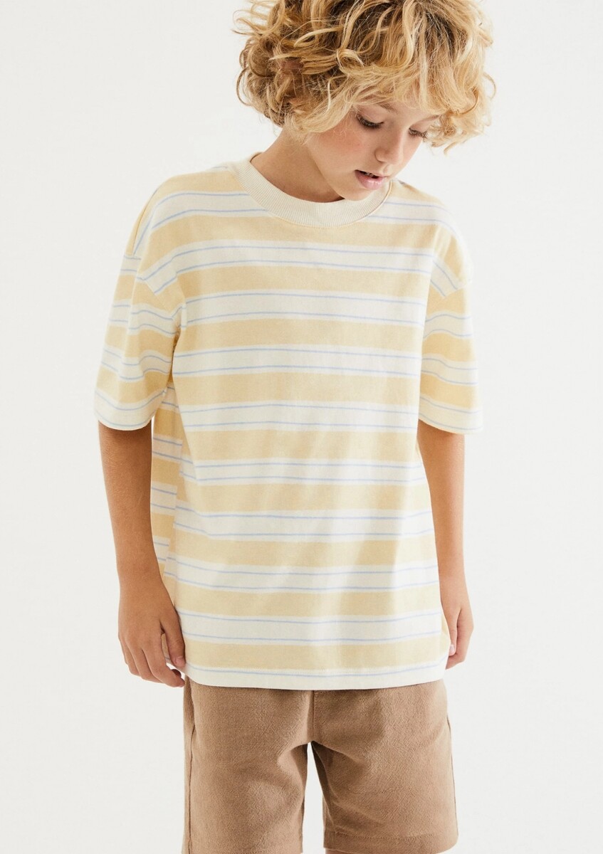 CAMISETA INFANTIL OVERSIZED CON ESTAMPA - AMARILLO 