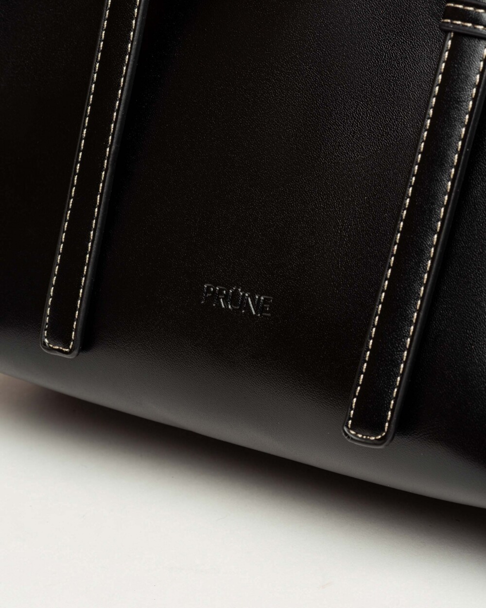 Cartera de mano Louise en efecto cuero liso Negro