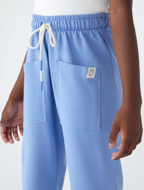 PANTALÓN AMPLIO CON BOLSILLOS CELESTE