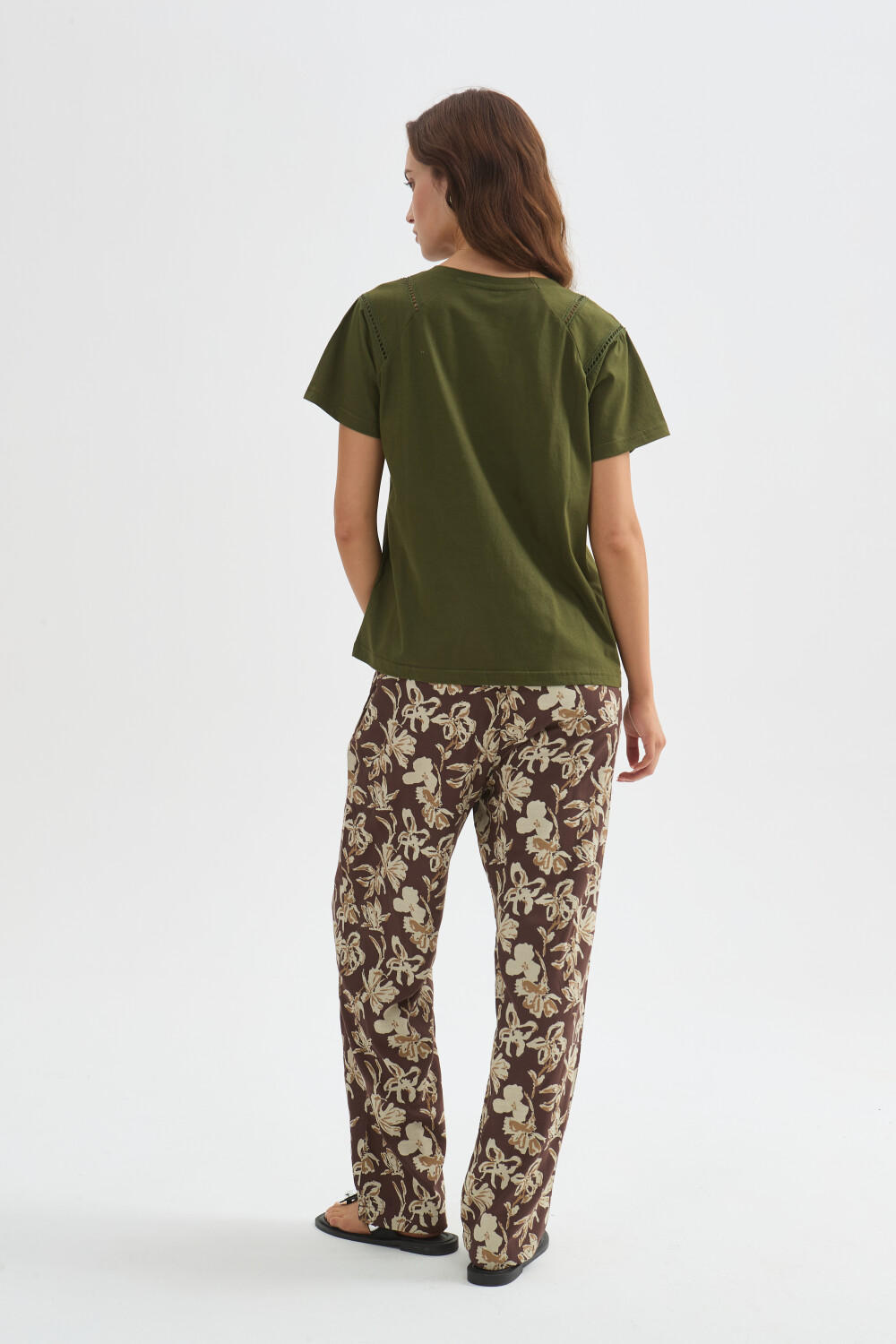 Remera Lugoj Verde Oliva Oscuro