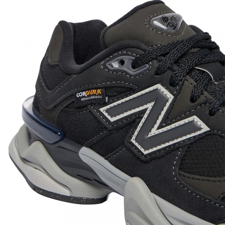 Championes New Balance 9060 ORA