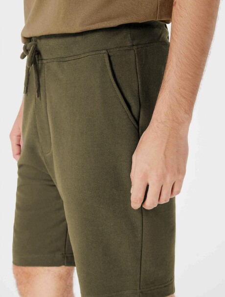 BERMUDA BÁSICA MASCULINA CON ELÁSTICO VERDE OSCURO
