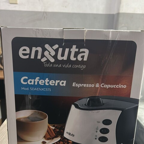 Cafetera Espresso y Capuccino Enxuta 850 Watts 15 Bares de Presión Cafetera Espresso y Capuccino Enxuta 850 Watts 15 Bares de Presión