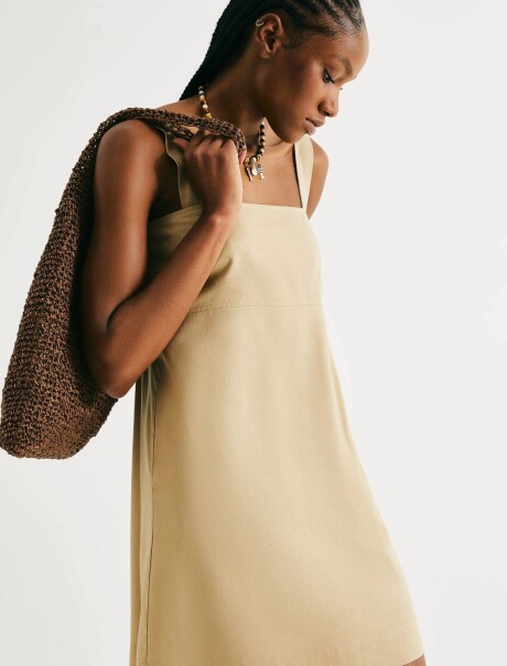 VESTIDO CORTO CON ESCOTE CUADRADO BEIGE