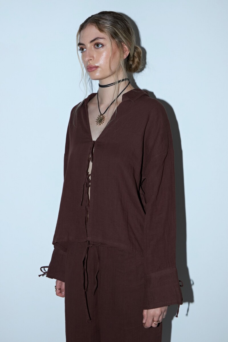 PREVENTA Camisa para atar marrón