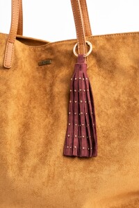 Charm Flecos Y Tachas Gamuza Vegana Burdeos