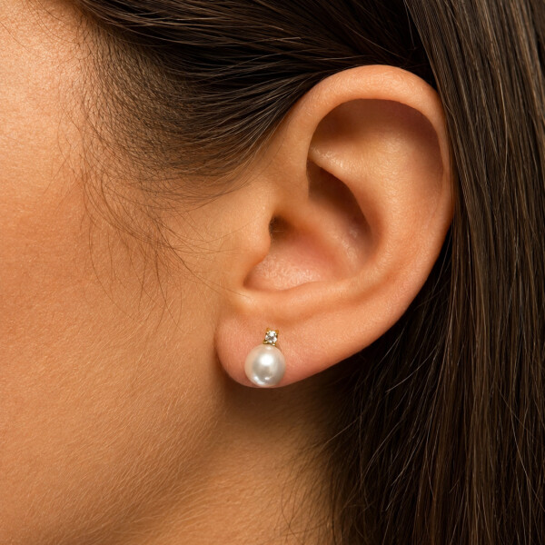 Caravanas Lima de oro amarillo 18k con perlas de cultivo y brillantes. Caravanas Lima de oro amarillo 18k con perlas de cultivo y brillantes.