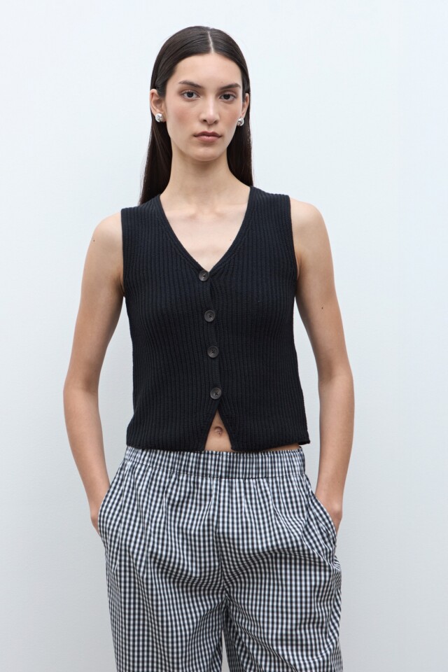 Chaleco tejido escote V negro