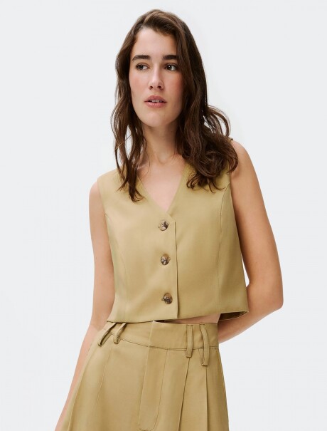 CHALECO CORTO CON BOTONES BEIGE