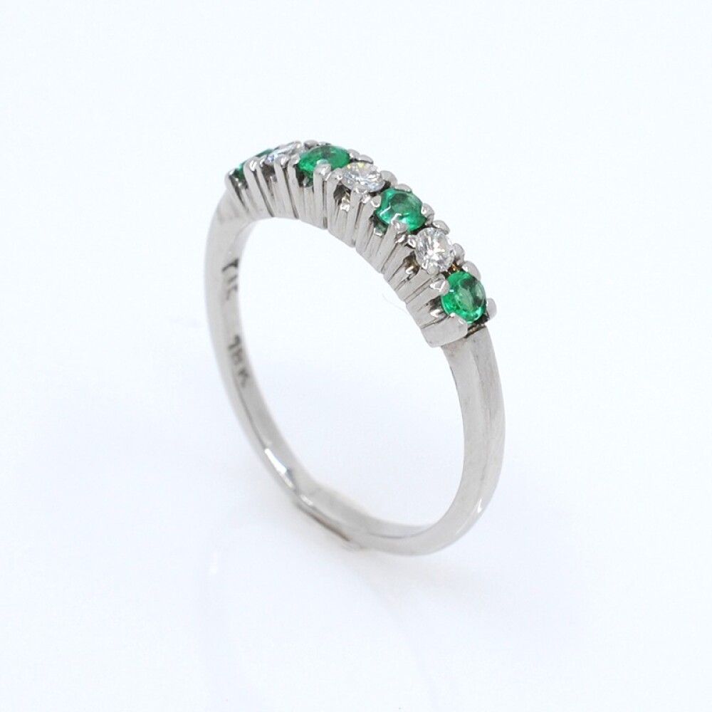 Anillo en oro 18k blanco esmeraldas y brillantes Anillo en oro 18k blanco esmeraldas y brillantes
