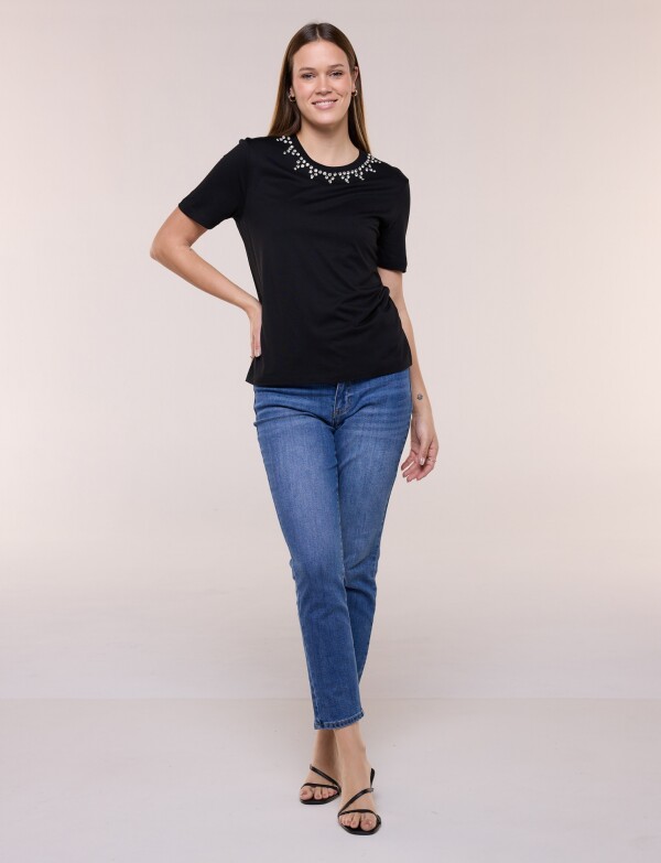 Remera De Algodón Con Aplique De Piedras En Escote NEGRO