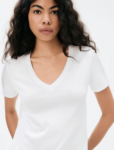 CAMISETA BÁSICA MANGA CORTA CUELLO EN V BLANCO