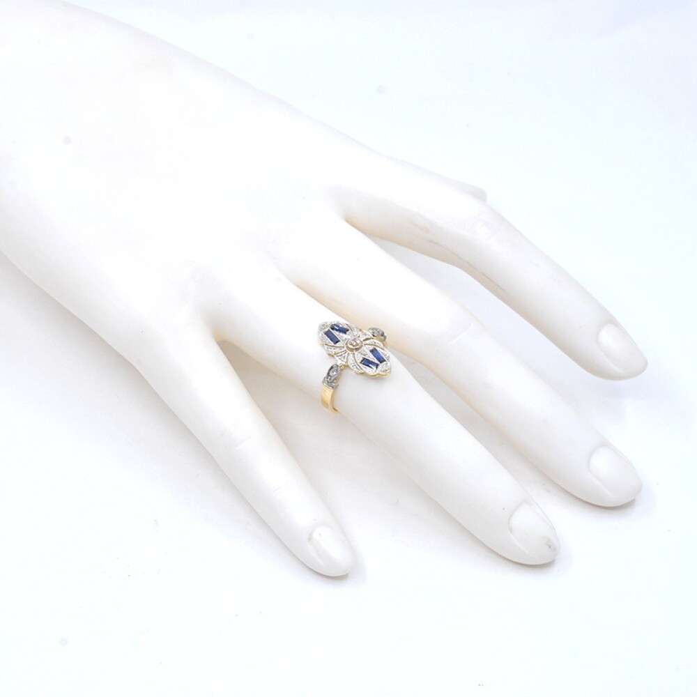 Anillo en oro 18k , brillantes, diamantes y zafiros sintéticos Anillo en oro 18k , brillantes, diamantes y zafiros sintéticos