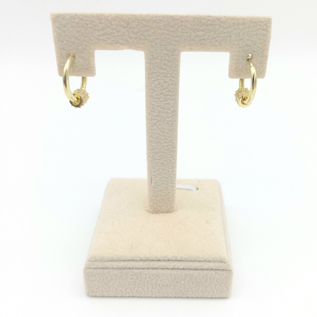 Par de aros de plata 925 con baño de oro amarillo y circonias. 