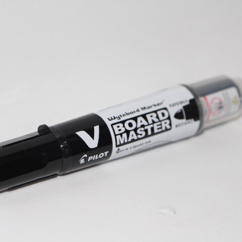 MARCADOR PILOT PARA PIZARRA NEGRO CON REPUESTO MARCADOR PILOT PARA PIZARRA NEGRO CON REPUESTO