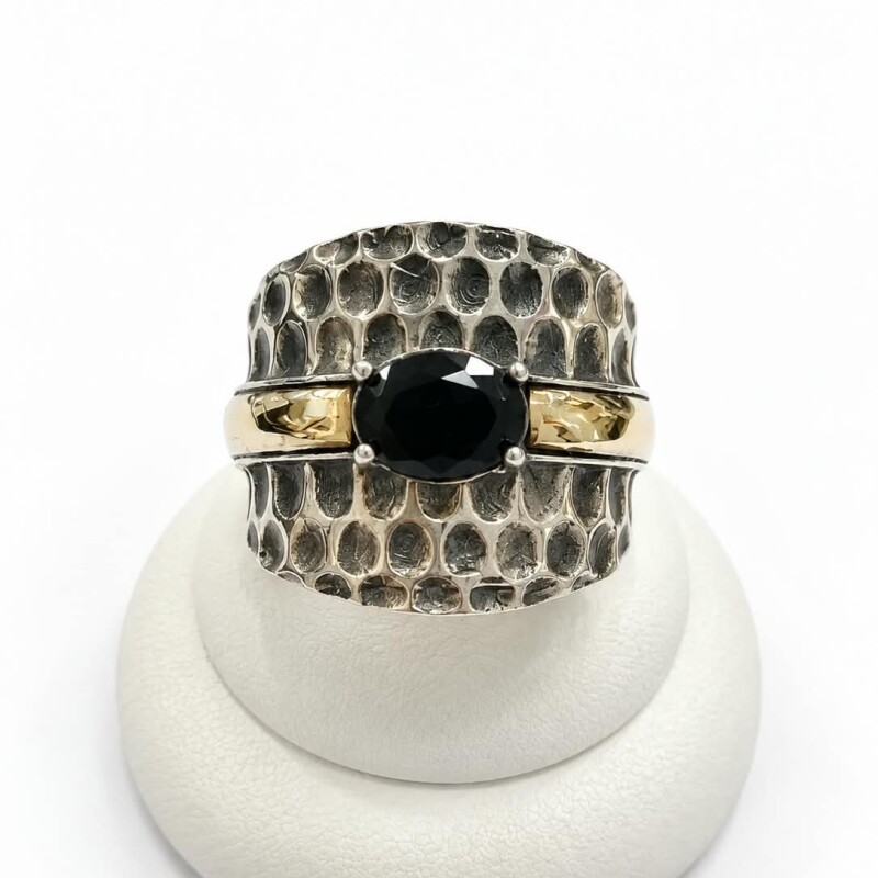 Anillo martillado con zirconia Anillo martillado con zirconia