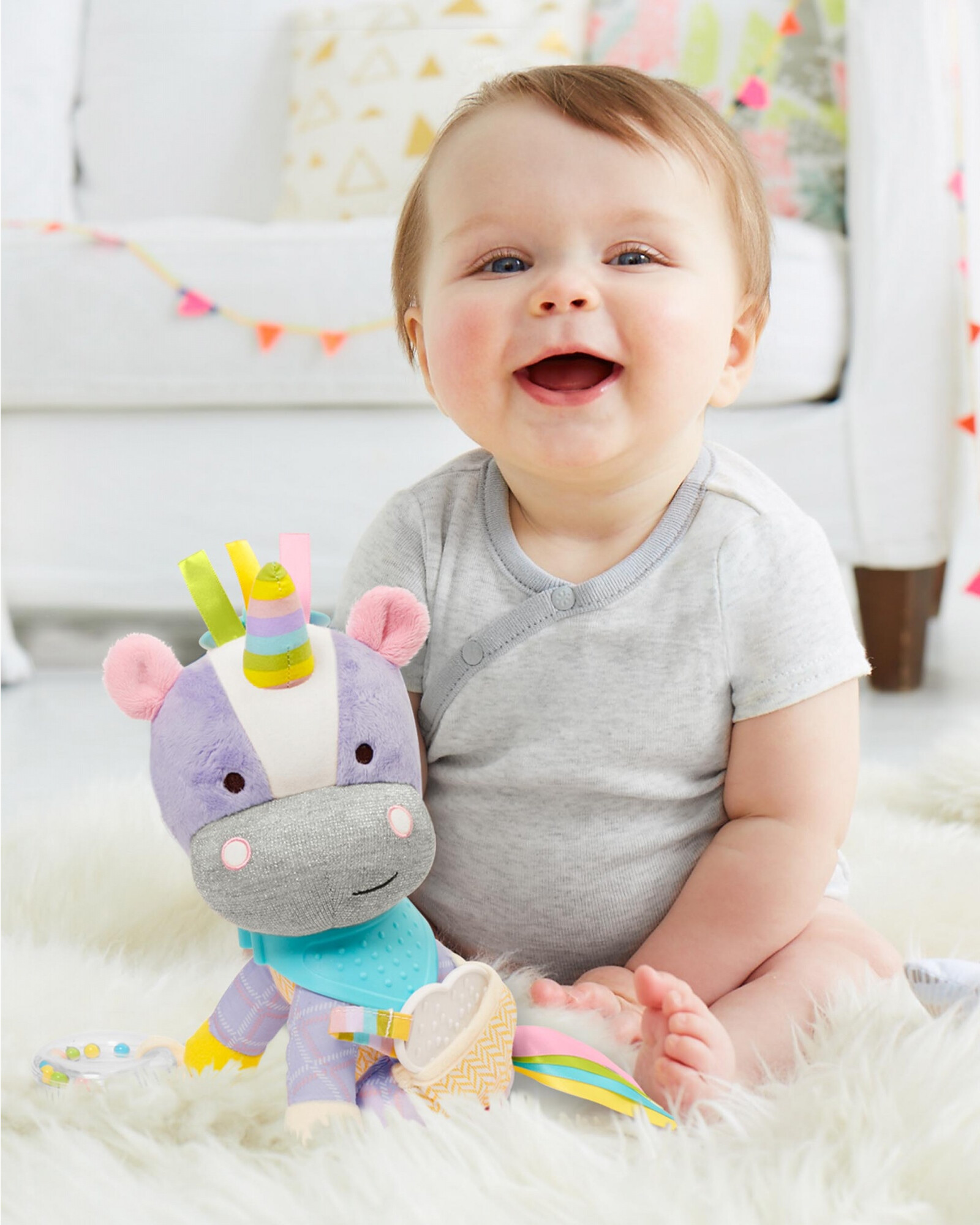 Peluche colgante multisensorial, diseño unicornio Peluche colgante multisensorial, diseño unicornio