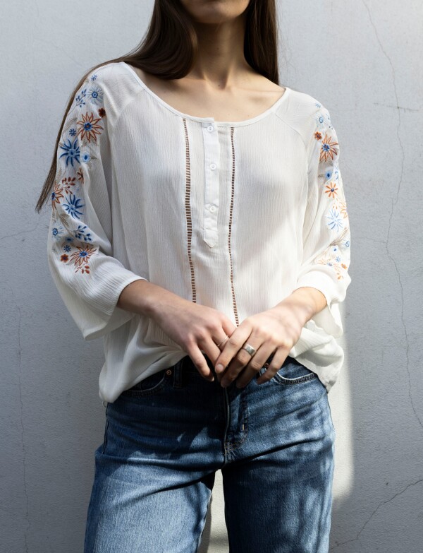 Blusa Bordada CRUDO