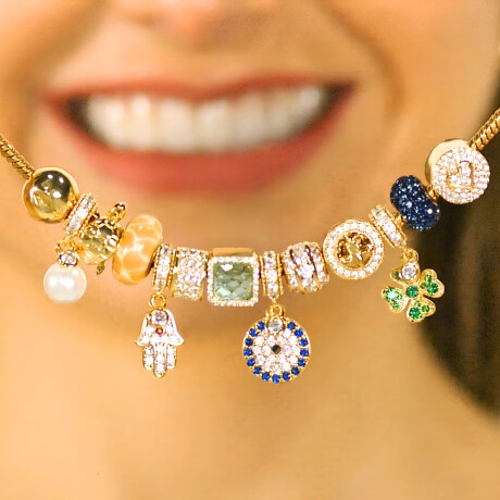 Pulsera bañada en oro de 18 kilates con piedras genuinas - Armonia 12 dijes Pulsera bañada en oro de 18 kilates con piedras genuinas - Armonia 12 dijes