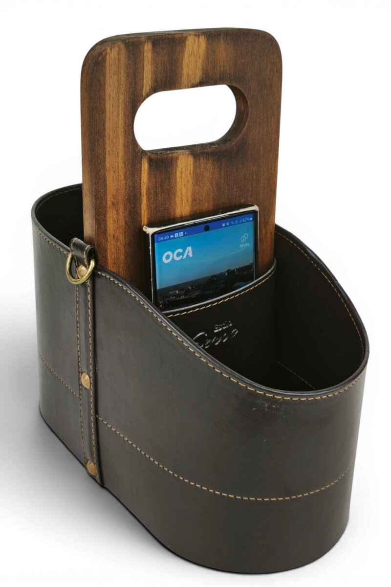 Porta termo y mate en madera con porta celular Porta termo y mate en madera con porta celular