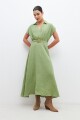 Vestido evasé con cinto pistacho