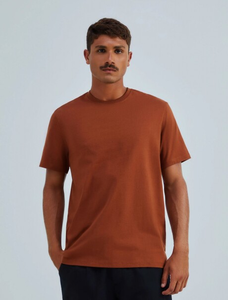 CAMISETA BÁSICA MANGA CORTA MARRÓN