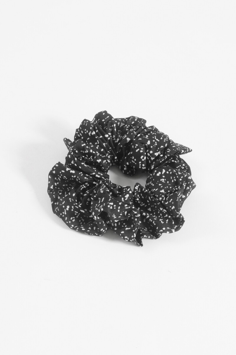 Gomita scrunchie manchas negro