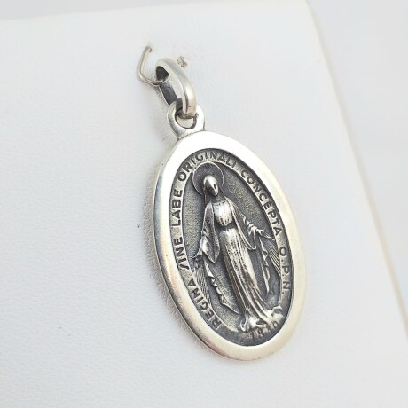 Medalla religiosa de plata 925, Virgen Milagrosa, medidas 33mm*23mm. Medalla religiosa de plata 925, Virgen Milagrosa, medidas 33mm*23mm.