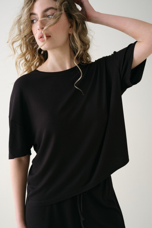 Remera Boxy Rib Negro