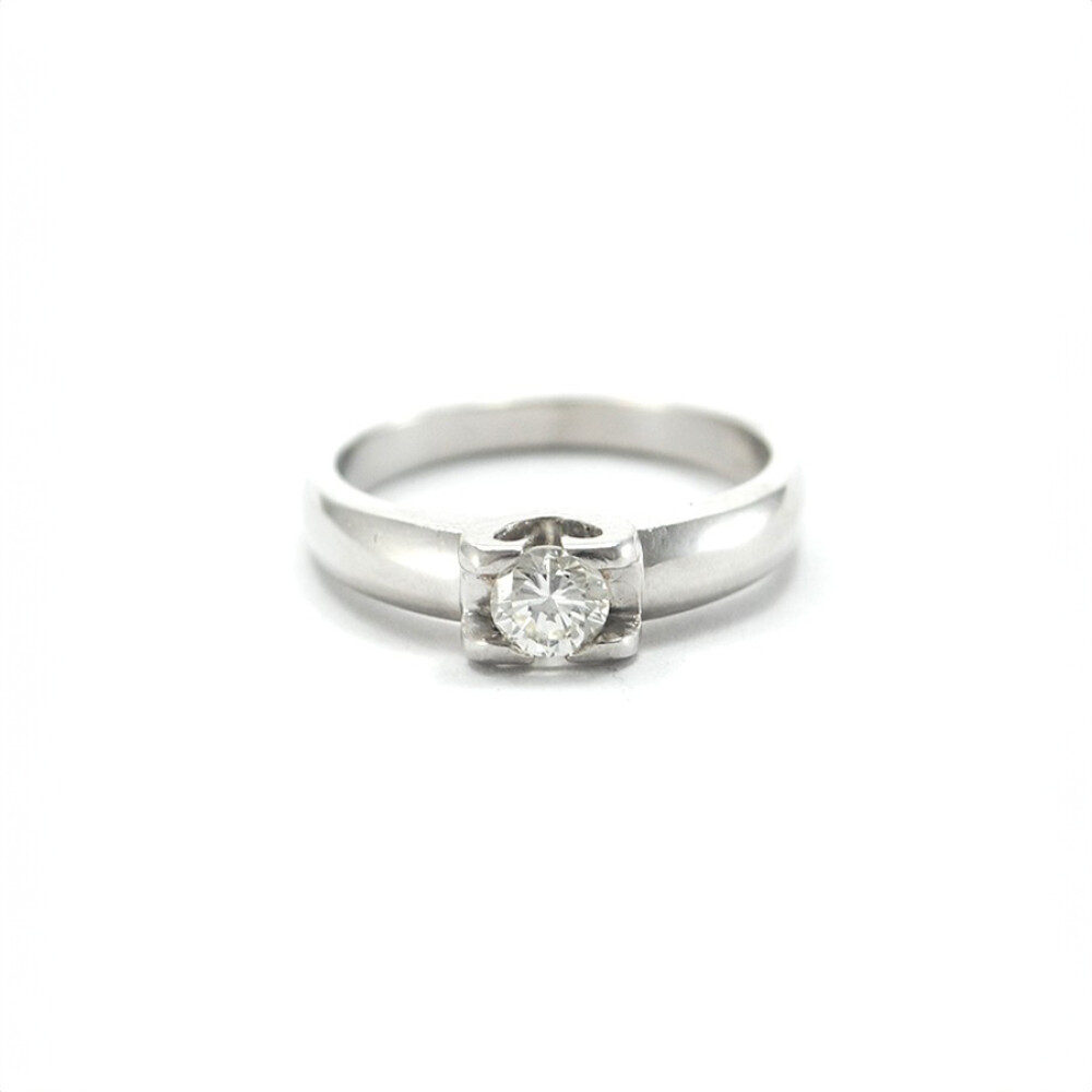 Anillo En Oro Blanco 18K Con Brillante Solitario Anillo En Oro Blanco 18K Con Brillante Solitario
