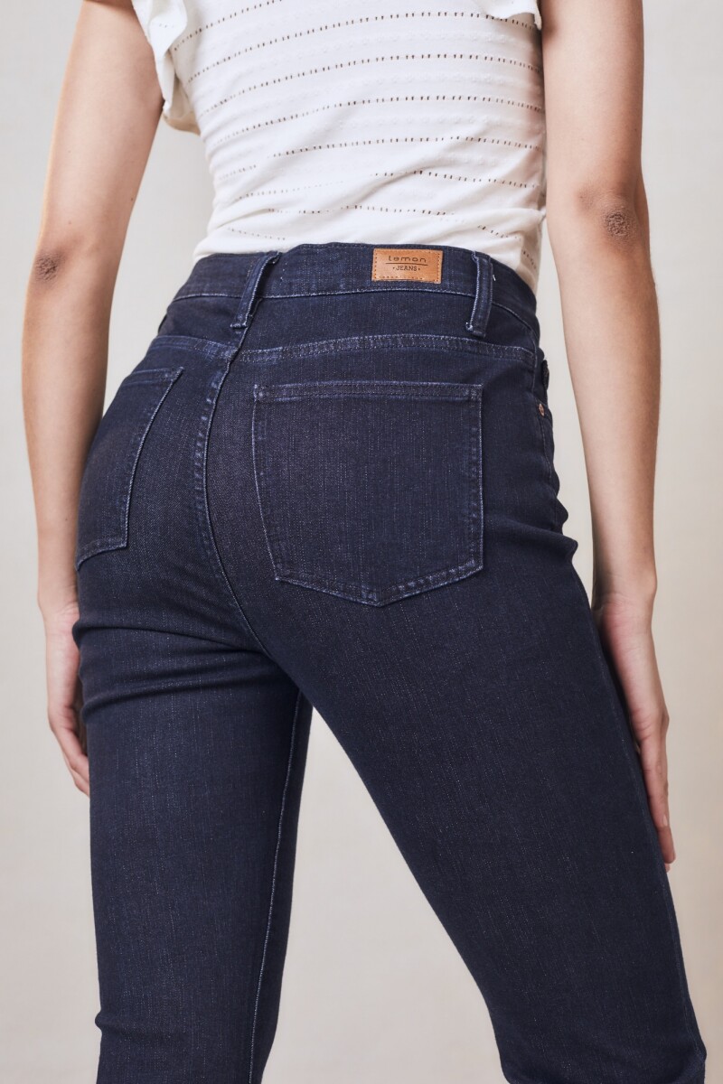 Crop Flared Jean Oscuro