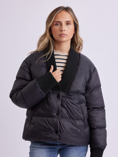 Campera de abrigo cuello en V Negro