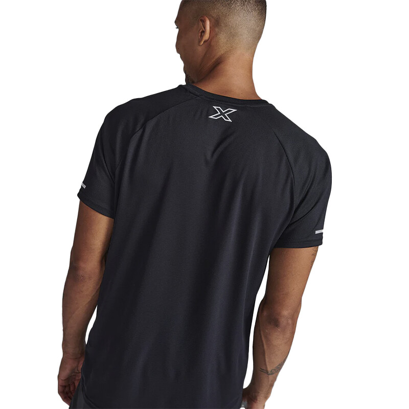 Remera 2XU Aero Tee Negro