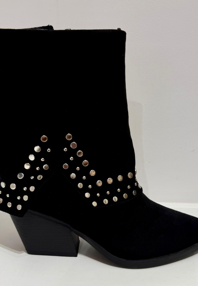 BOTA CORTA TACHA NEGRO