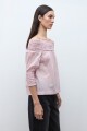 Blusa escote bardot con frunces rosa