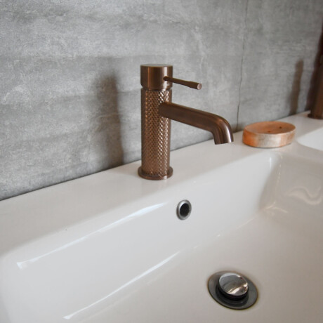 GRIFERIA LAVATORIO BAJO MESADA BRONCE SATINADO SIGNATURE BRONCE-ROSE GOLD