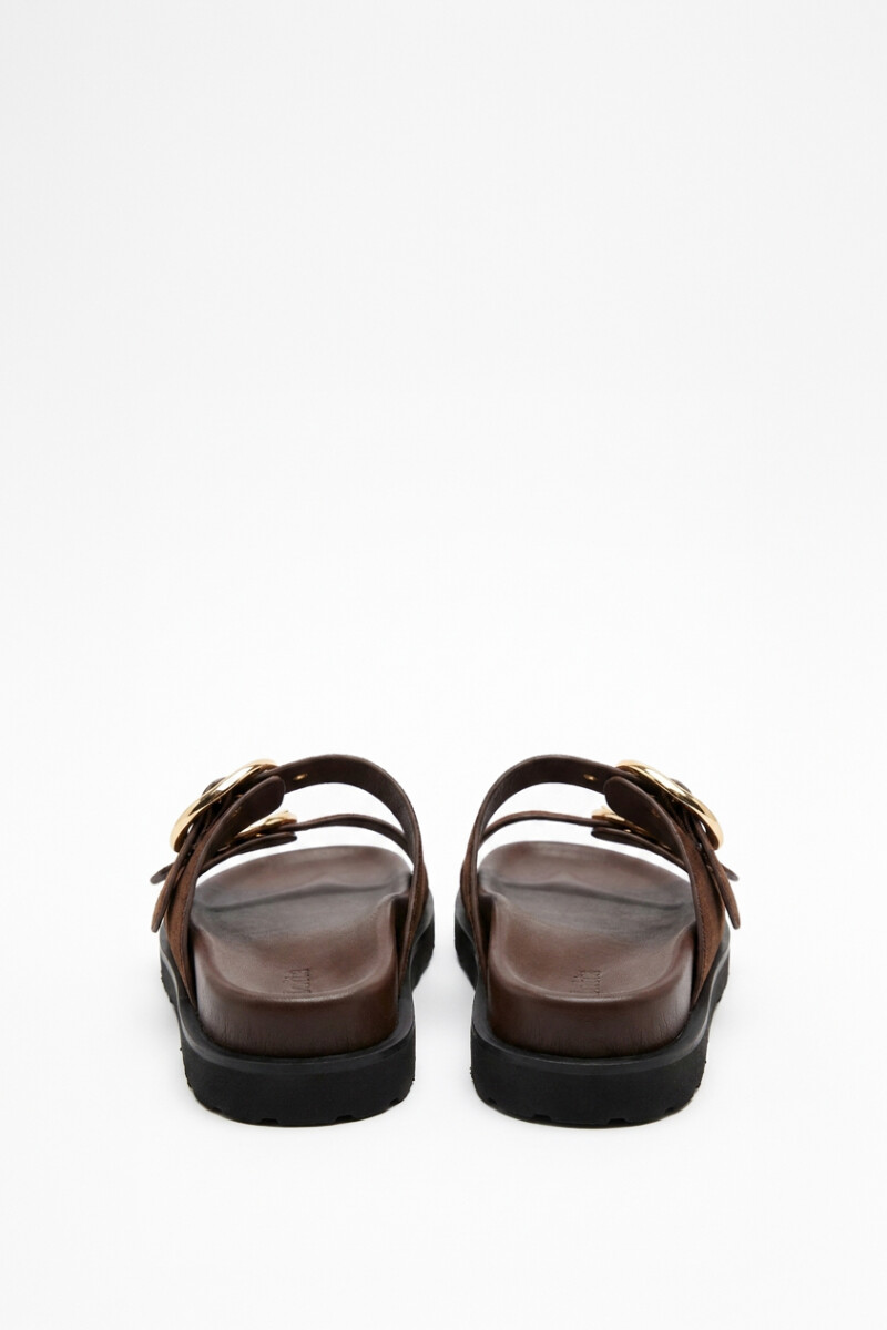Sandalia con hebillas chocolate