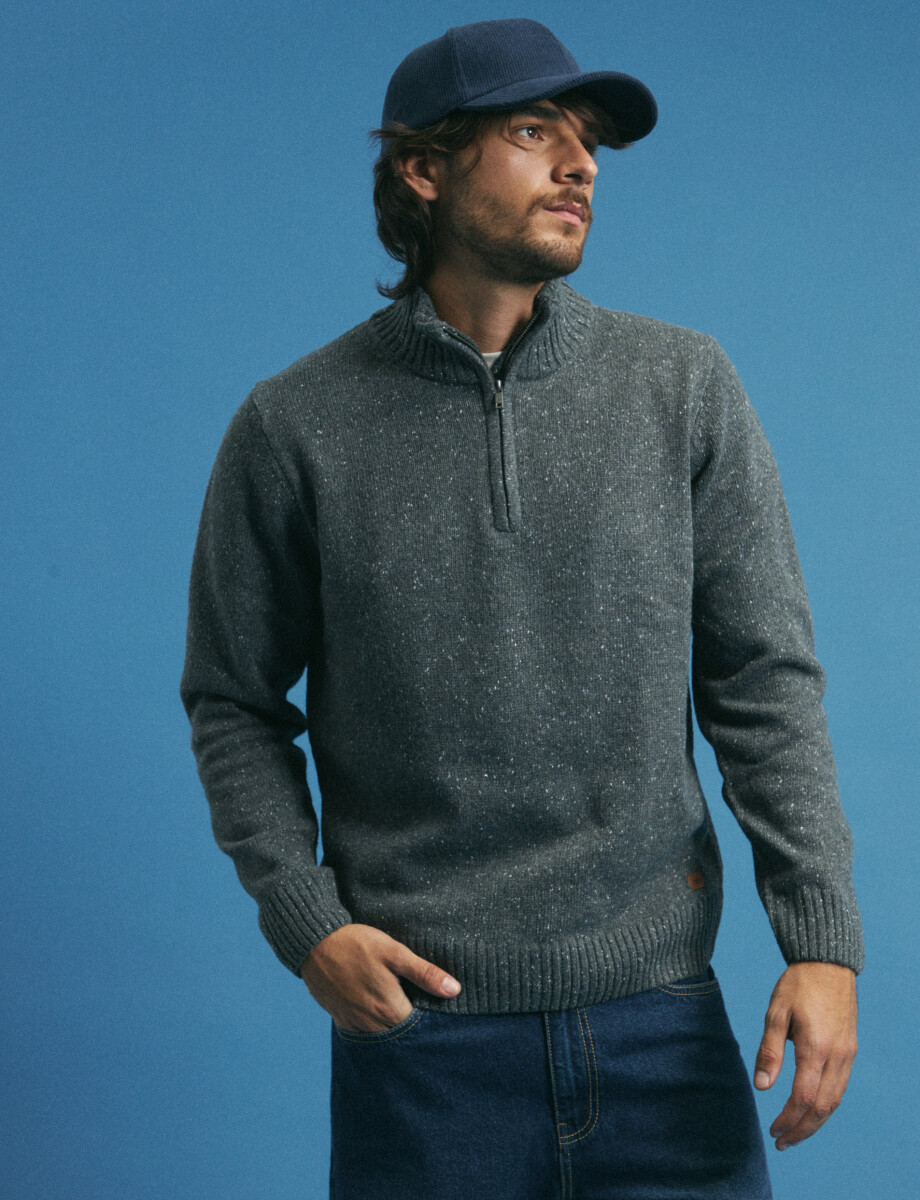 470421 REMERA HARRY Gris Oscuro