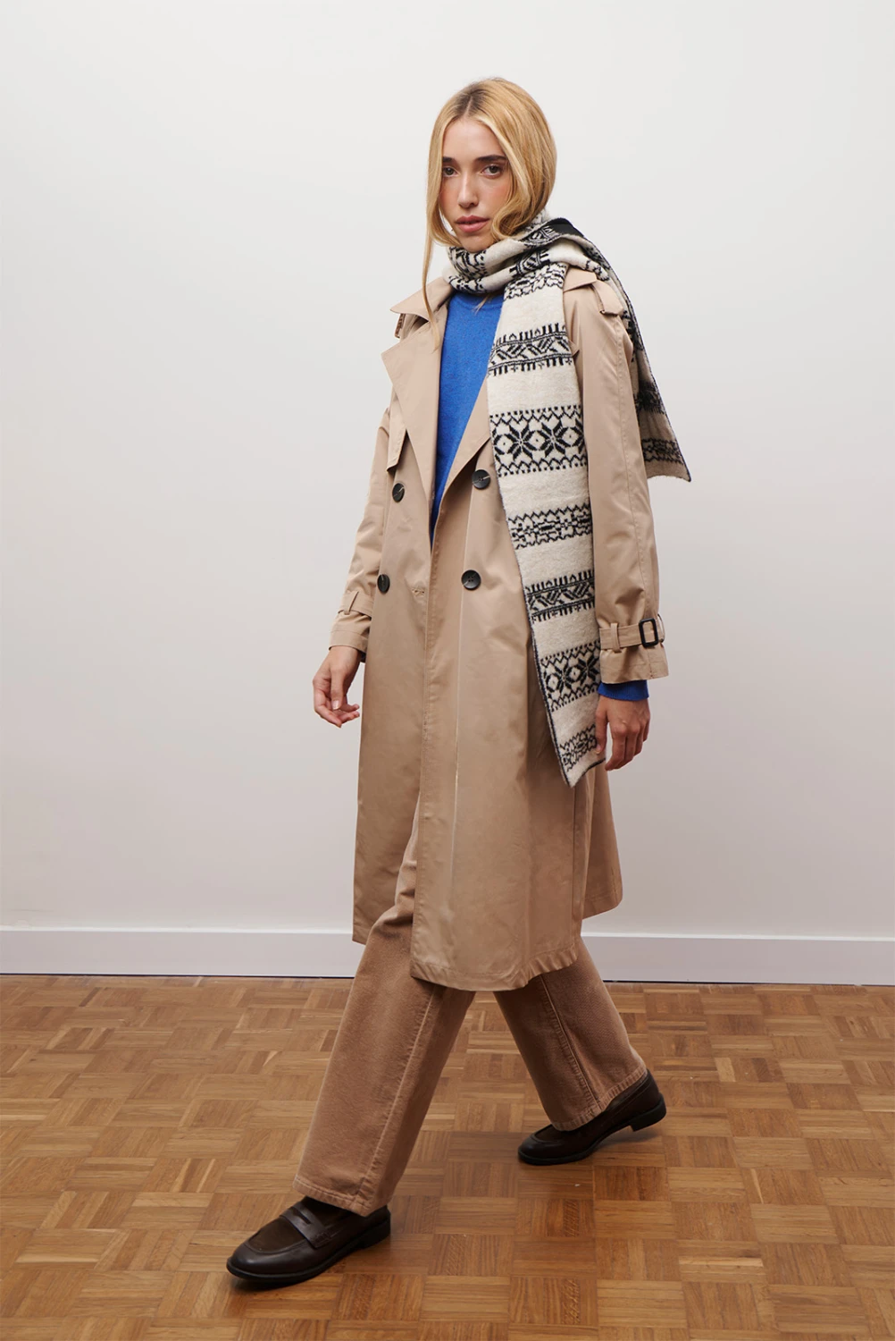 TRENCH CAPUCHA LARGA