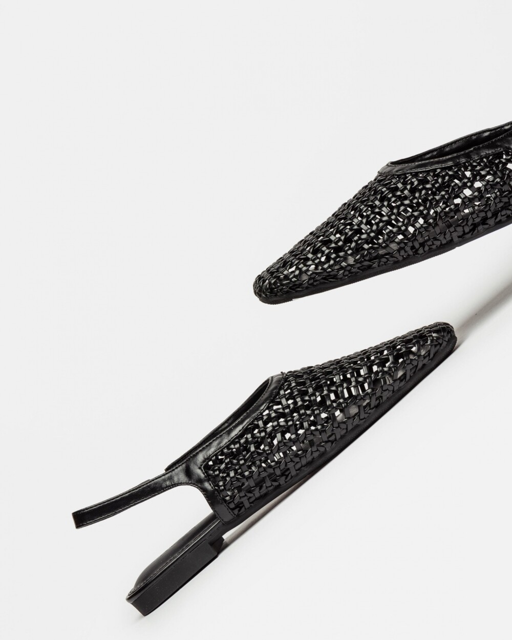 Mule Alina en efecto cuero metalizado Negro