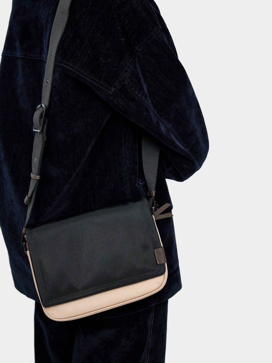 Bolso Bandolera Color Block De Nylon negro