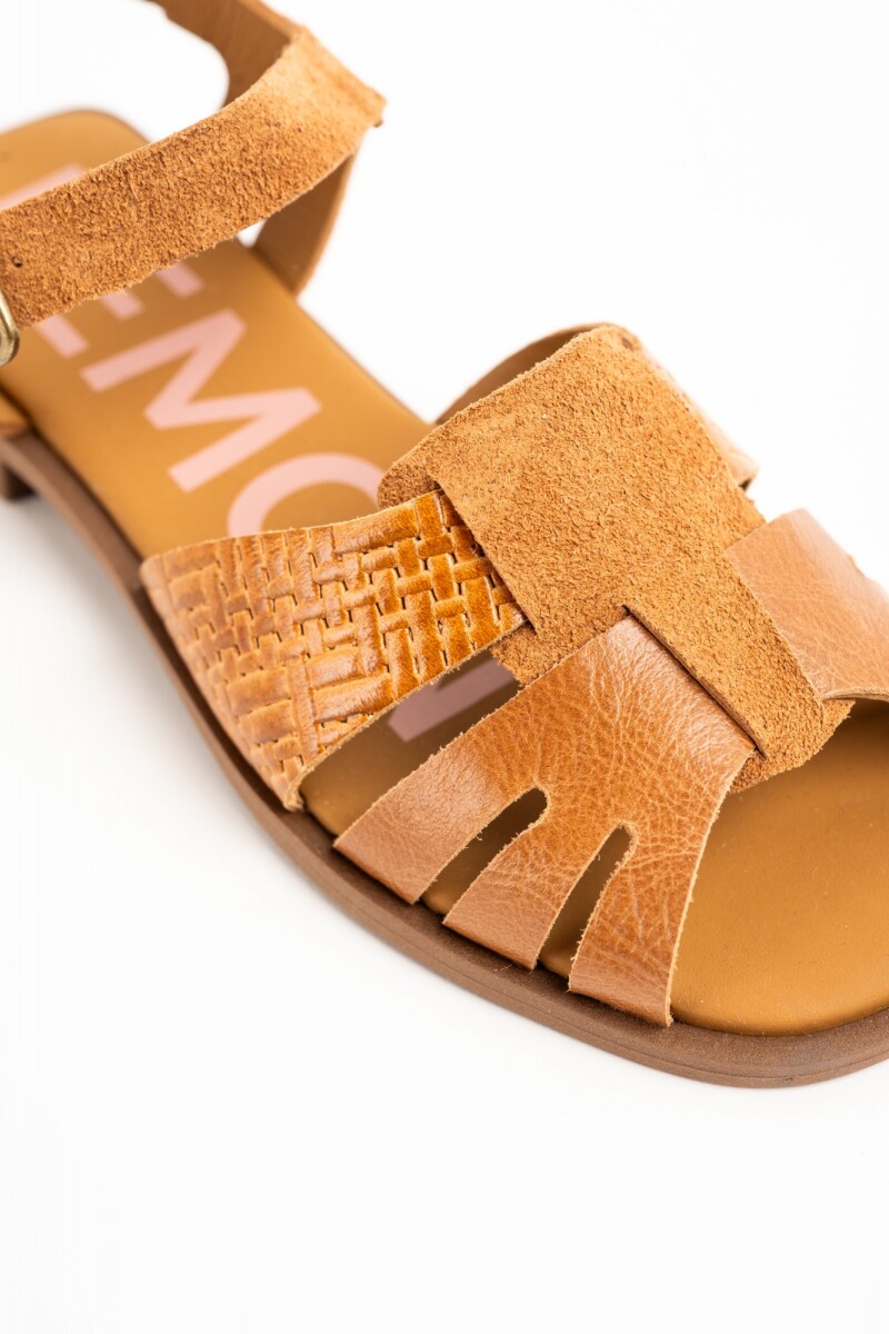 Sandalia Texturada Cuero Combinado Caramelo