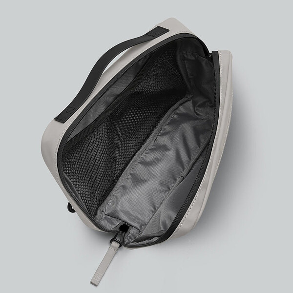 Bandolera Gaston Luga Dash Horizontal Vertical Impermeable Color Gris