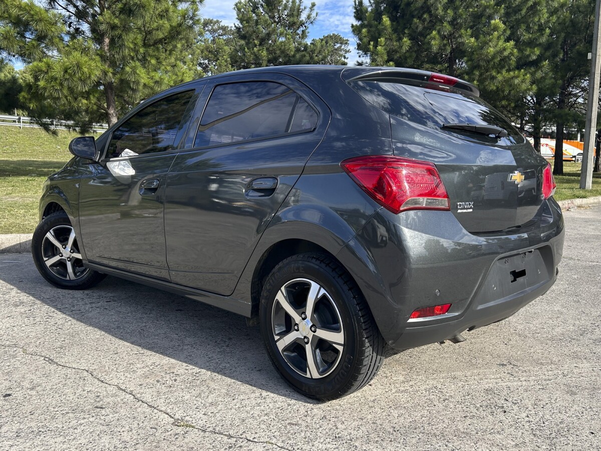 Chevrolet Onix LTZ 1.4 EXCELENTE ESTADO! | Permuta/Financia Chevrolet Onix LTZ 1.4 EXCELENTE ESTADO! | Permuta/Financia